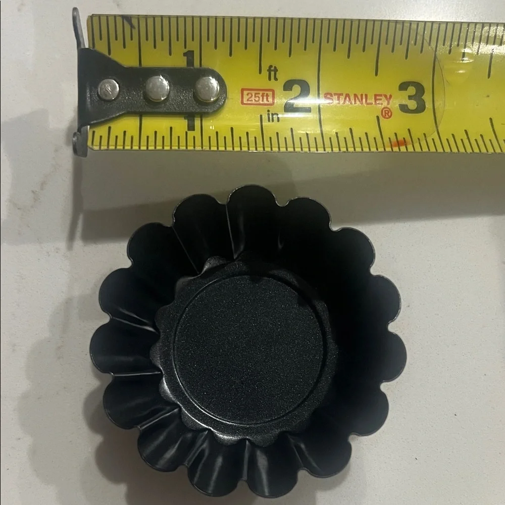 Non-Stick‎ Black Fluted Cake Pan
